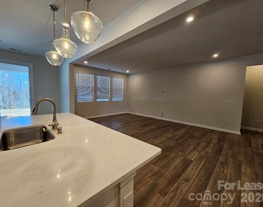 3108 Cheyney Park Drive - Photo Thumbnail 8