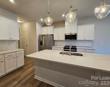 3108 Cheyney Park Drive - Photo Thumbnail 3