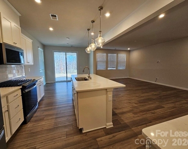 3108 Cheyney Park Drive - Photo Thumbnail 4