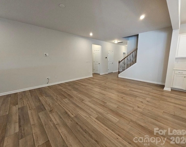 3108 Cheyney Park Drive - Photo Thumbnail 7