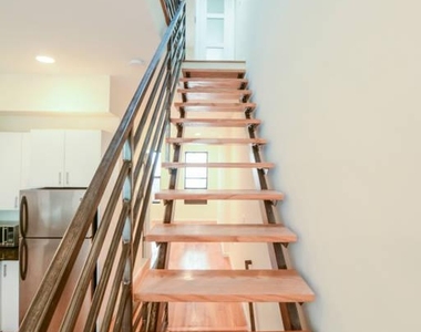 East 71st Street - Photo Thumbnail 2