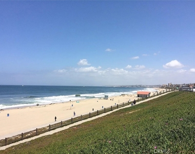 702 Pacific Coast Highway - Photo Thumbnail 2