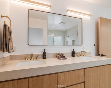 8417 Holy Cross Place - Photo Thumbnail 21