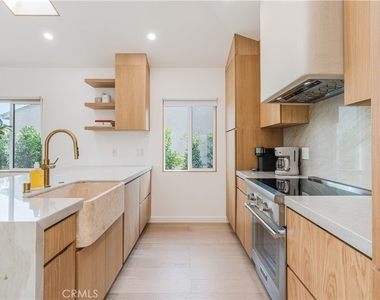8417 Holy Cross Place - Photo Thumbnail 8