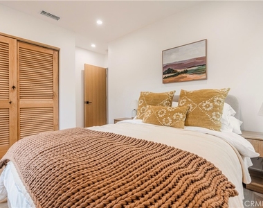 8417 Holy Cross Place - Photo Thumbnail 9
