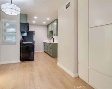 11119 Poplar Street - Photo Thumbnail 13