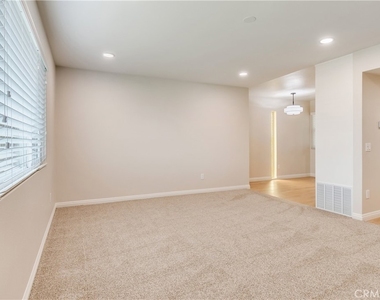 11119 Poplar Street - Photo Thumbnail 8