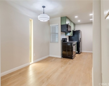 11119 Poplar Street - Photo Thumbnail 10