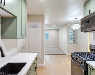 11119 Poplar Street - Photo Thumbnail 17
