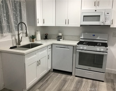 3414 Bayberry Drive - Photo Thumbnail 11