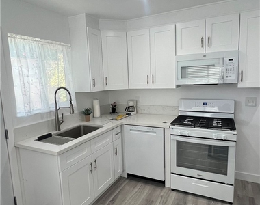 3414 Bayberry Drive - Photo Thumbnail 6
