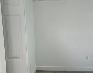 3414 Bayberry Drive - Photo Thumbnail 9