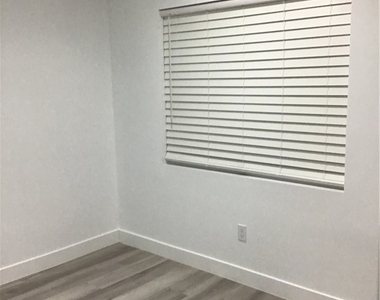 3414 Bayberry Drive - Photo Thumbnail 43