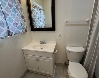 150 E Lakeshore - Photo Thumbnail 9