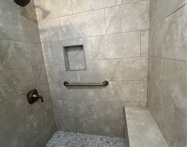 150 E Lakeshore - Photo Thumbnail 10