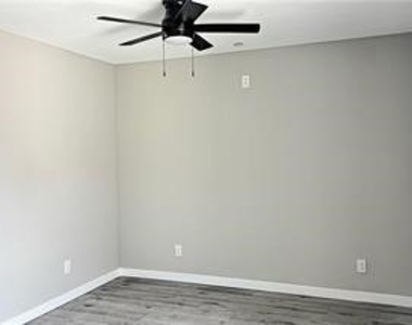 6902 Oso Avenue - Photo Thumbnail 23