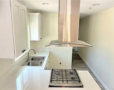 6902 Oso Avenue - Photo Thumbnail 12