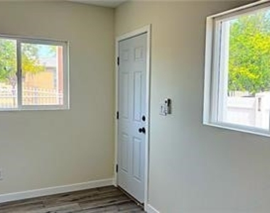 6902 Oso Avenue - Photo Thumbnail 7