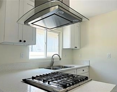 6902 Oso Avenue - Photo Thumbnail 9