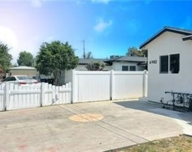6902 Oso Avenue - Photo Thumbnail 3
