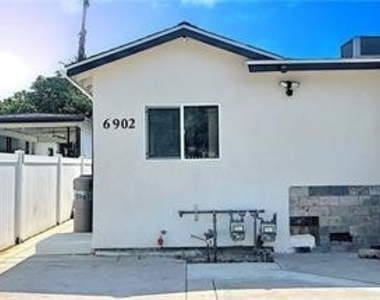 6902 Oso Avenue - Photo Thumbnail 5