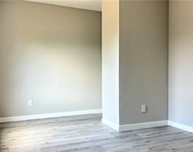6902 Oso Avenue - Photo Thumbnail 22