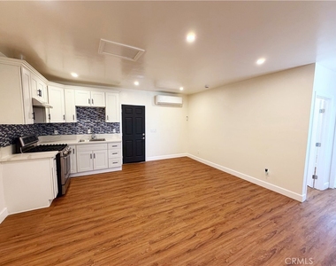 1530 W Kildare - Photo Thumbnail 1