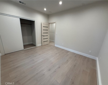 17642 Tribune Street - Photo Thumbnail 6