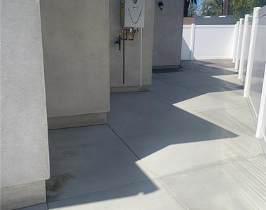 16507 San Fernando Mission Boulevard - Photo Thumbnail 14