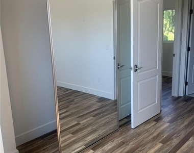 16507 San Fernando Mission Boulevard - Photo Thumbnail 8