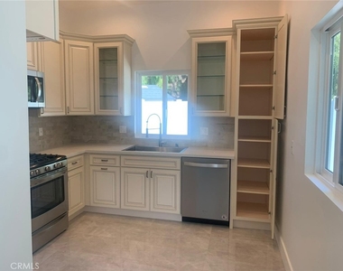 16507 San Fernando Mission Boulevard - Photo Thumbnail 5
