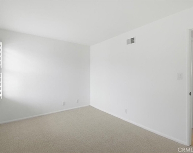577 Houston - Photo Thumbnail 17