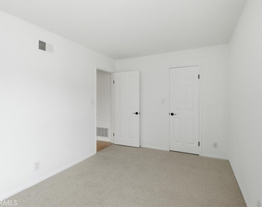 577 Houston - Photo Thumbnail 18