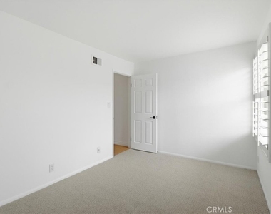 577 Houston - Photo Thumbnail 9