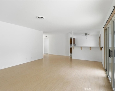 577 Houston - Photo Thumbnail 6