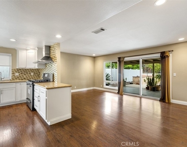 1517 Uppingham - Photo Thumbnail 1