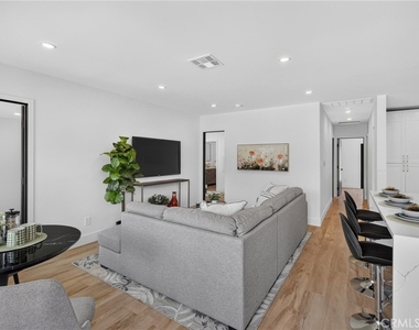 1223 W 23rd - Photo Thumbnail 3
