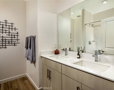 1590 W Nicole Way - Photo Thumbnail 6