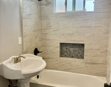 8432 Barnsley - Photo Thumbnail 2