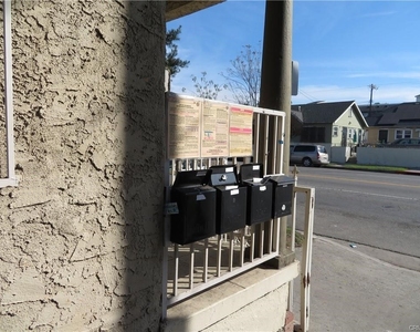 3923 S South  Normandie Avenue - Photo Thumbnail 7