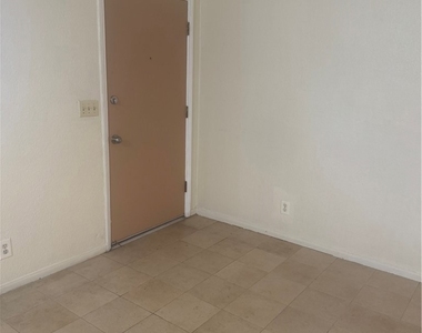 1015 N Parton - Photo Thumbnail 13