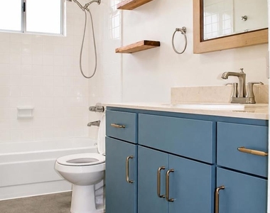1135 Myra Avenue - Photo Thumbnail 12