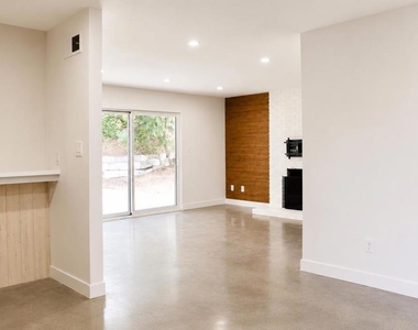 1135 Myra Avenue - Photo Thumbnail 2