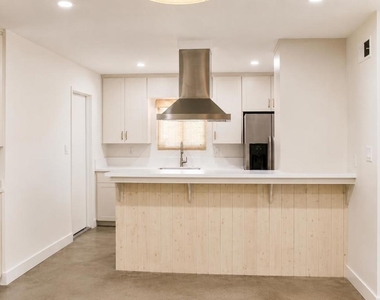 1135 Myra Avenue - Photo Thumbnail 7