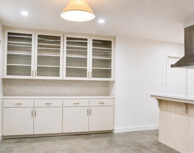 1135 Myra Avenue - Photo Thumbnail 11