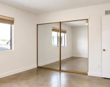 1135 Myra Avenue - Photo Thumbnail 14