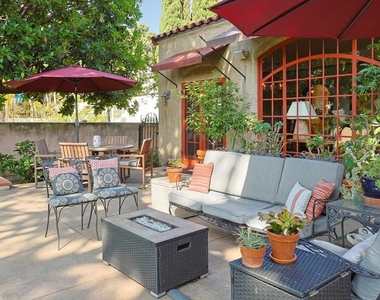 1027 Adella - Photo Thumbnail 39