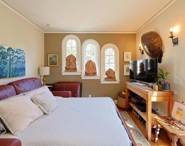 1027 Adella - Photo Thumbnail 19