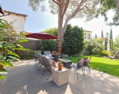 1027 Adella - Photo Thumbnail 29