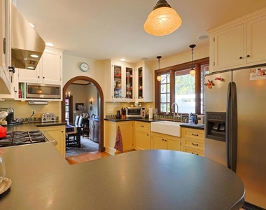 1027 Adella - Photo Thumbnail 12
